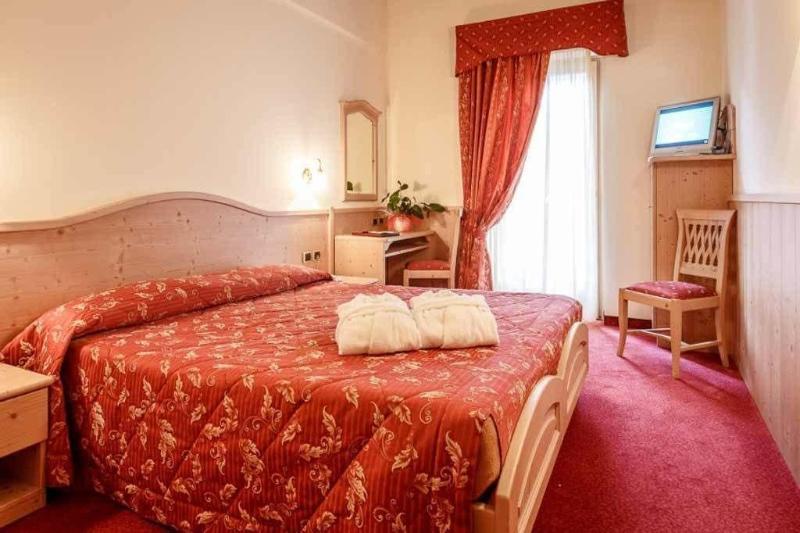 Beverly Hotel Pinzolo Buitenkant foto