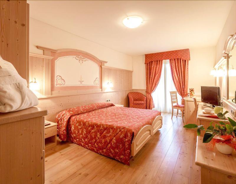 Beverly Hotel Pinzolo Buitenkant foto