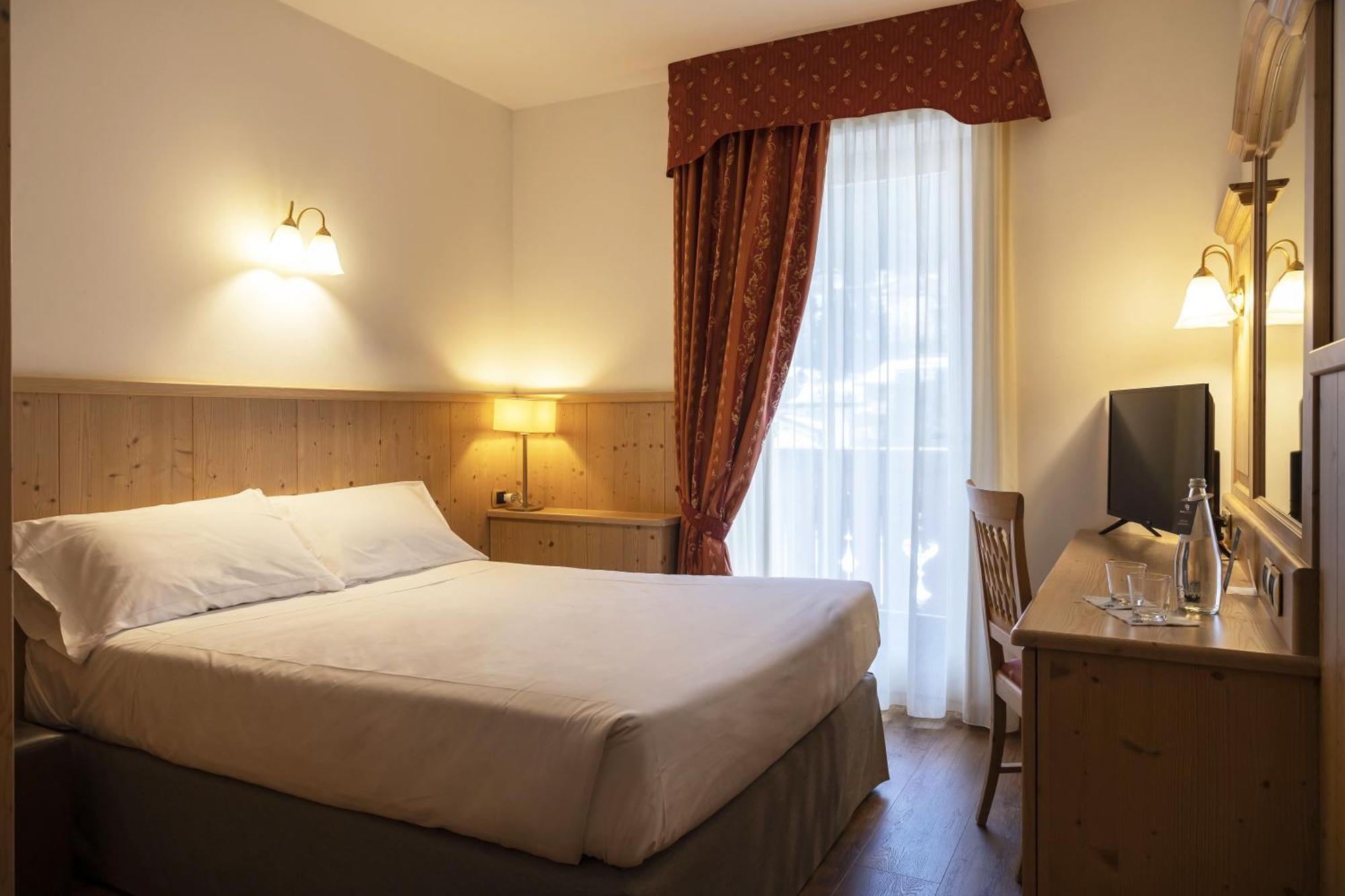 Beverly Hotel Pinzolo Kamer foto
