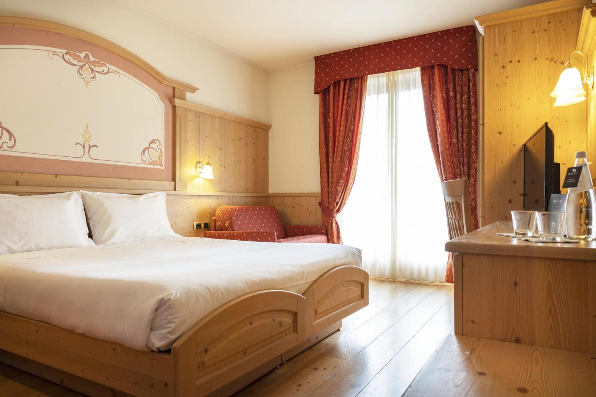 Beverly Hotel Pinzolo Buitenkant foto